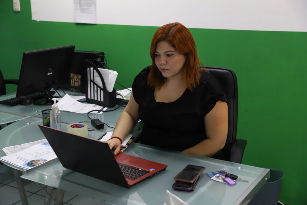 ¿Cuánto gana un auxiliar administrativo del Estado?
