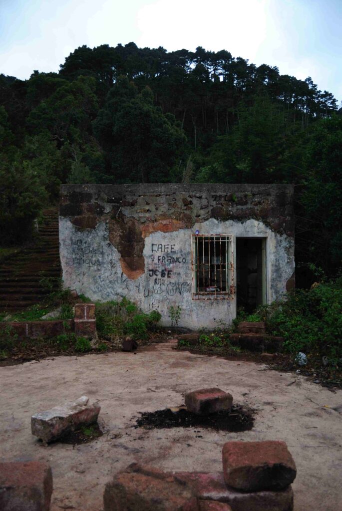 ¿Cómo puedo saber quién es el dueño de una casa abandonada?